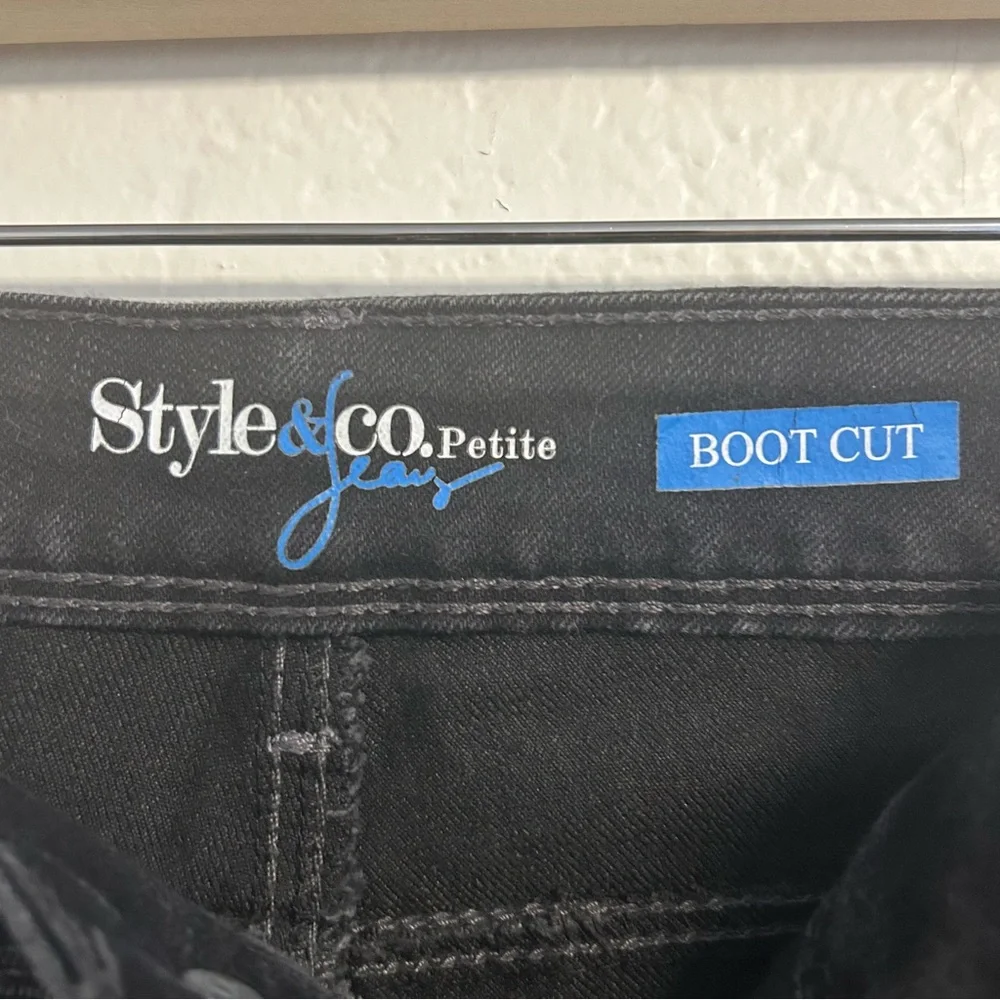 Style & Co Petite Bootcut Jeans Size 4P Black Stretch Denim Chain Stitch Pocket - Picture 3 of 6